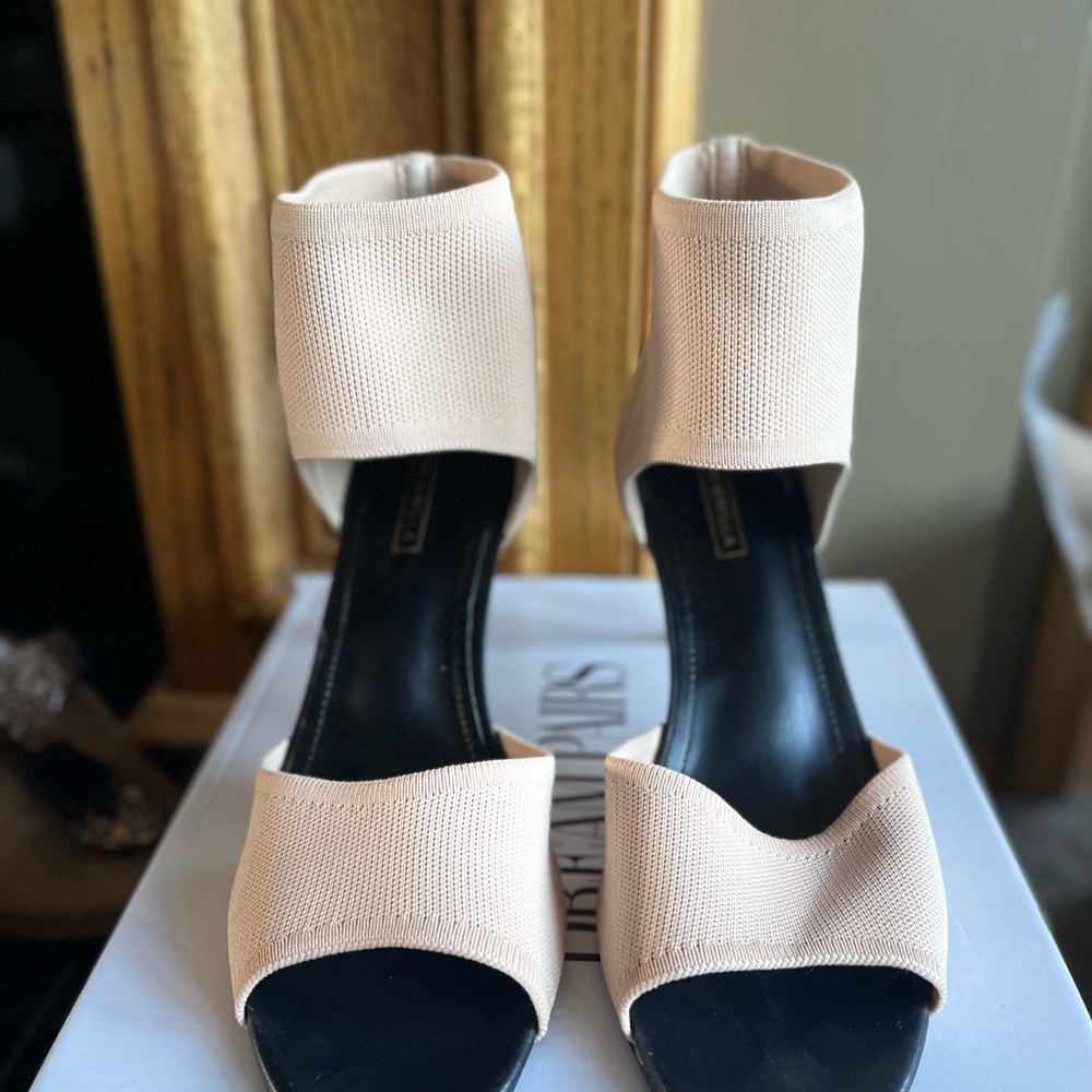 Amazon SICAR Cream and Black Heels - Picture 2 of 4